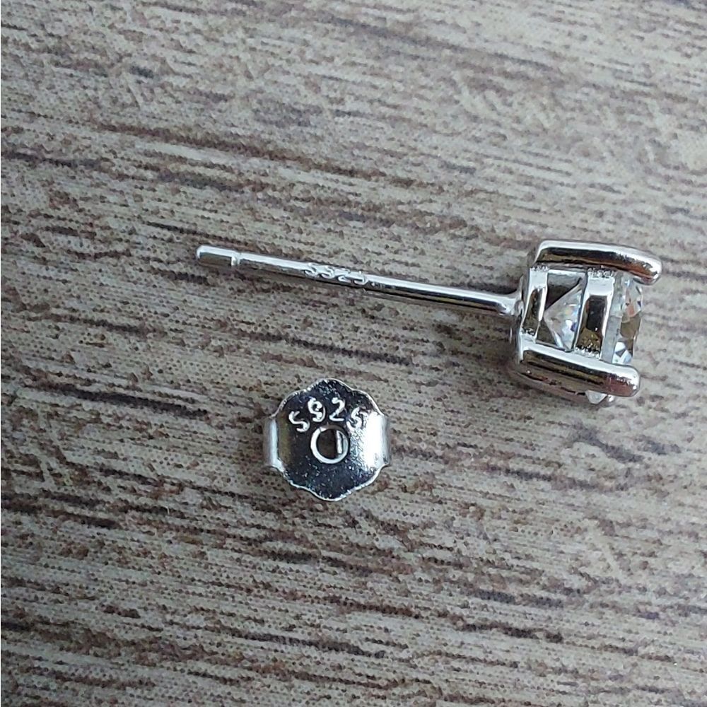 0.5 Carat Moissanite 925 Silver Sterling Simple Silver Stud Earrings - Picture 8 of 8